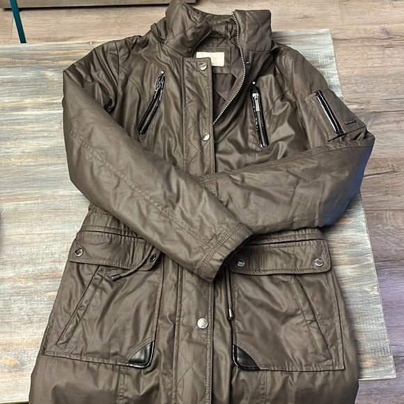 Laundry by Shelli Segal Coat with detachable faux fur hood - like new - Picture 3 of 5